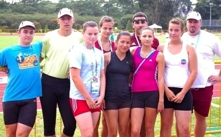 A magyar atléta csapat a verseny előtt - 2010 YOG