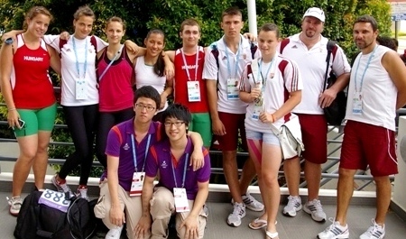 Az atléta csapat Szingapúrban - 2010 I.Ifjúsági Olimpia