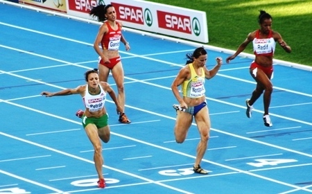 Petráhn Barbara a 400 m céljában - 2010 EB
