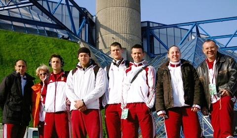 A magyar csapat a Bercy csarnok előtt - 2011